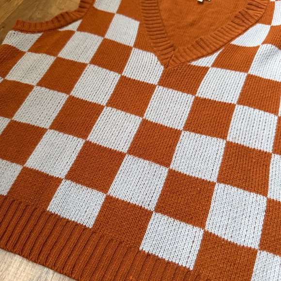 Checkered Knit Vest - Picture 2 of 3